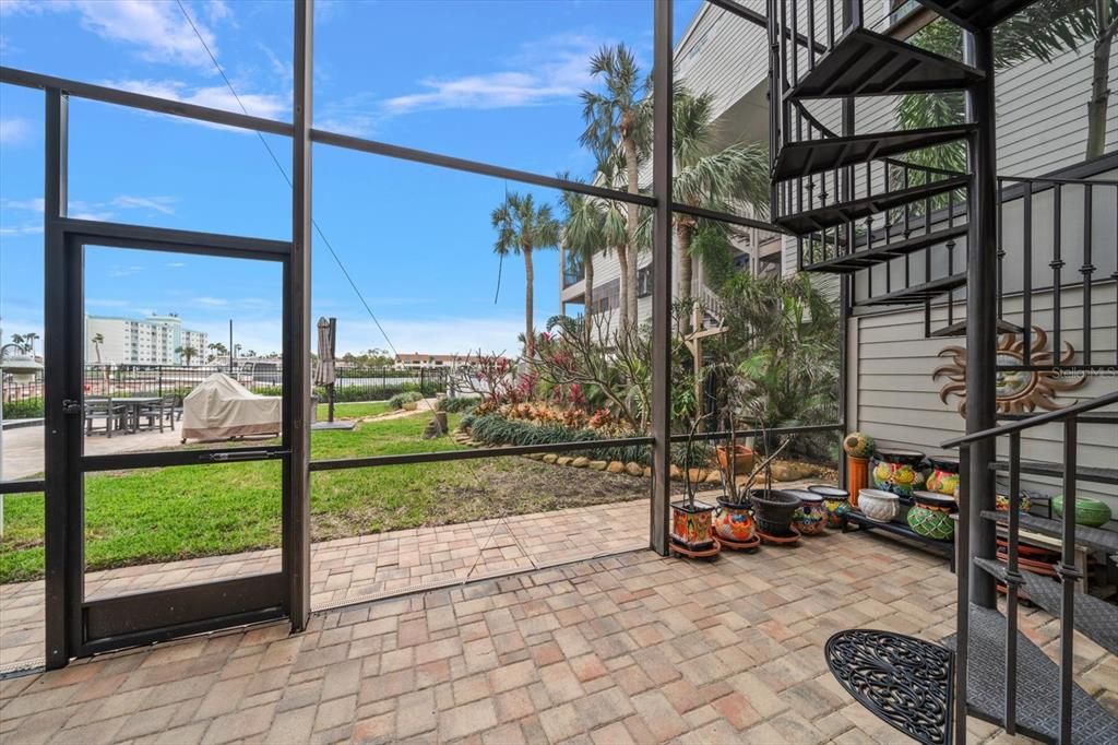 For Sale: $1,395,000 (3 beds, 3 baths, 2400 Square Feet)