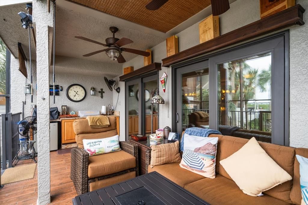 For Sale: $1,395,000 (3 beds, 3 baths, 2400 Square Feet)