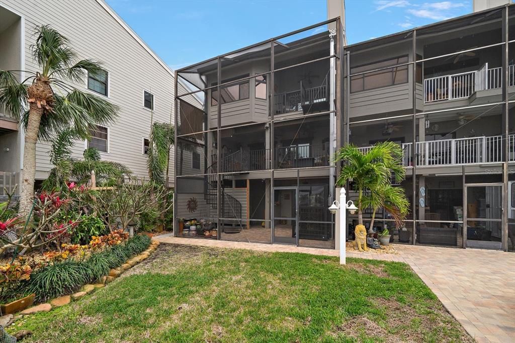 For Sale: $1,395,000 (3 beds, 3 baths, 2400 Square Feet)