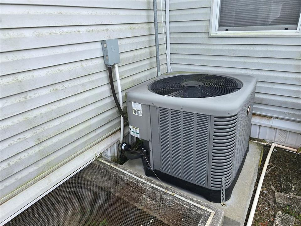 For Sale: $85,000 (2 beds, 1 baths, 1100 Square Feet)