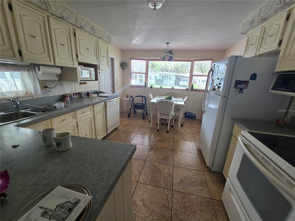 For Sale: $85,000 (2 beds, 1 baths, 1100 Square Feet)