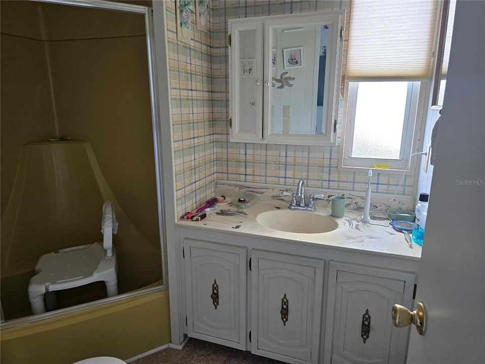 For Sale: $85,000 (2 beds, 1 baths, 1100 Square Feet)