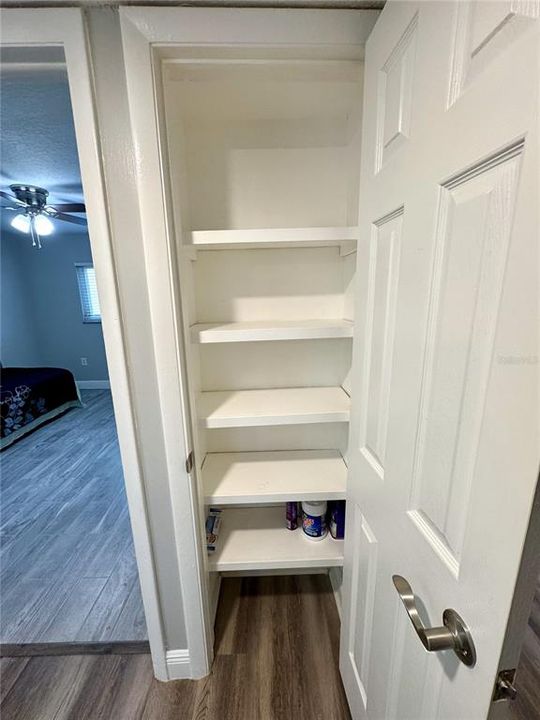 Active With Contract: $130,000 (2 beds, 1 baths, 885 Square Feet)