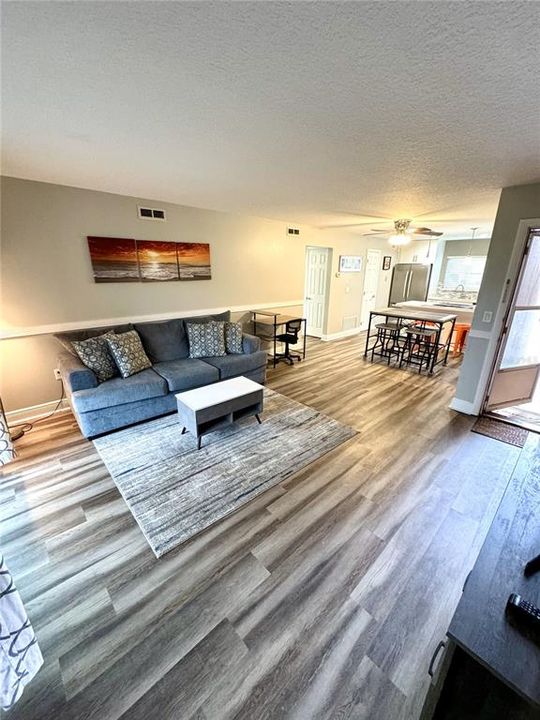 Active With Contract: $130,000 (2 beds, 1 baths, 885 Square Feet)
