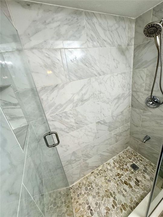 Active With Contract: $130,000 (2 beds, 1 baths, 885 Square Feet)