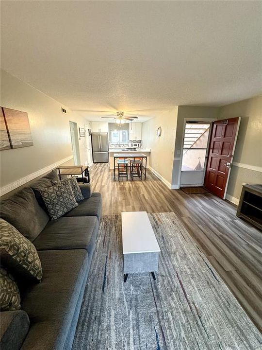 Active With Contract: $130,000 (2 beds, 1 baths, 885 Square Feet)
