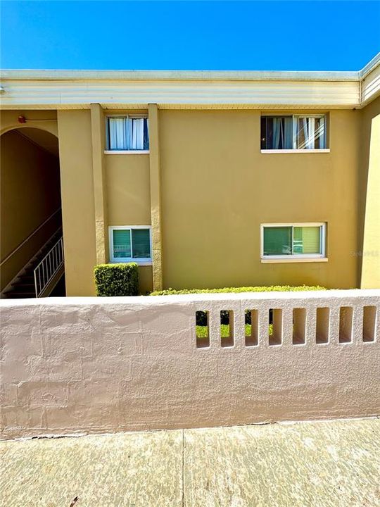 Active With Contract: $130,000 (2 beds, 1 baths, 885 Square Feet)