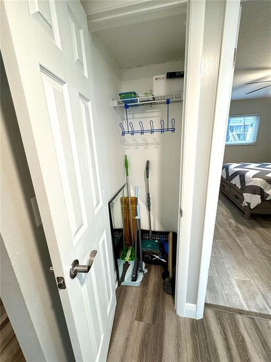 Active With Contract: $130,000 (2 beds, 1 baths, 885 Square Feet)