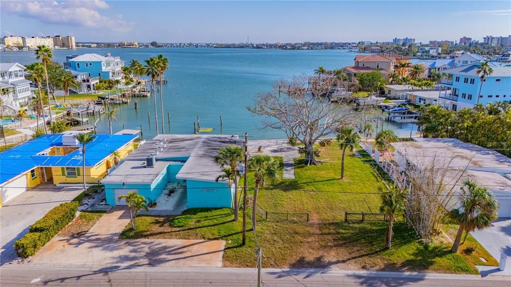 На продажу: $1,650,000 (0.31 acres)