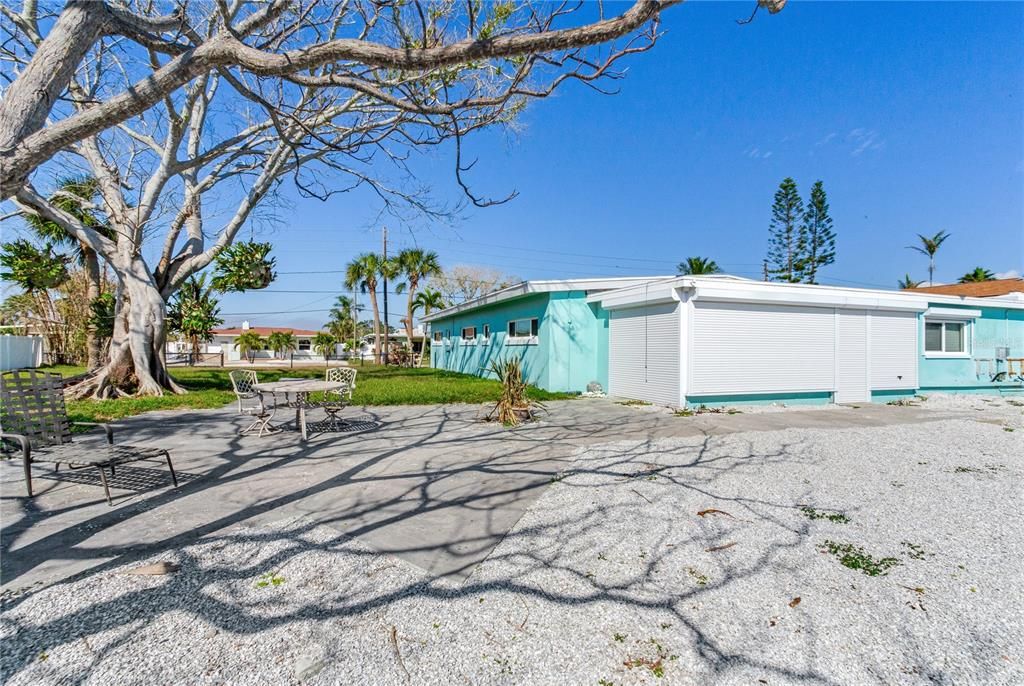 На продажу: $1,650,000 (0.31 acres)