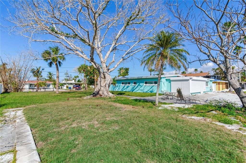 На продажу: $1,650,000 (0.31 acres)