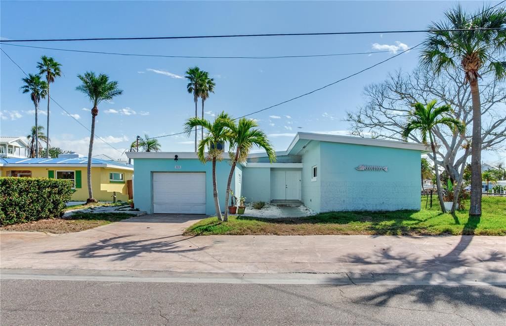 На продажу: $1,650,000 (0.31 acres)