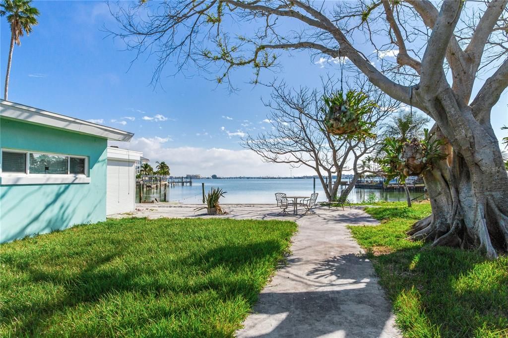 На продажу: $1,650,000 (0.31 acres)