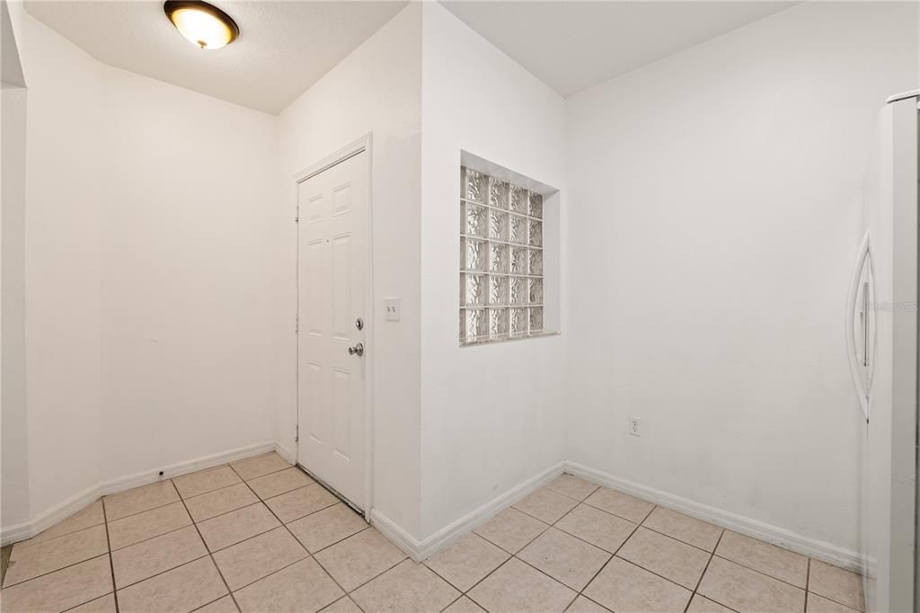 待售: $185,000 (3 贝兹, 2 浴室, 1151 平方英尺)