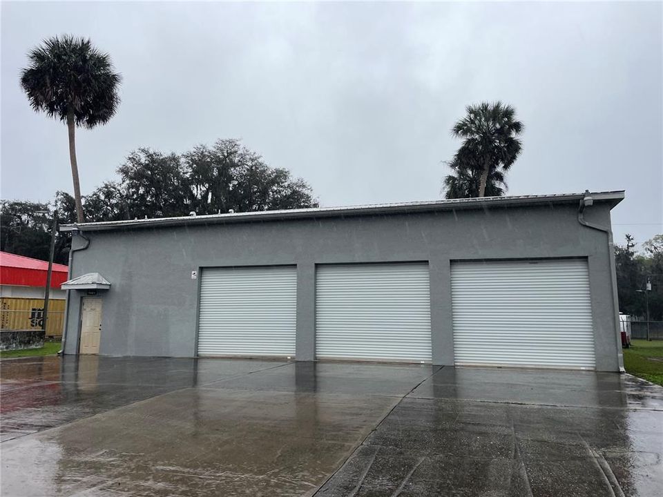 Drive-thru Warehouse on 301 in Citra