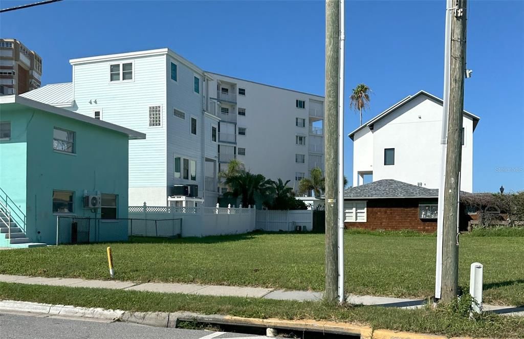 待售: $699,000 (0.04 acres)