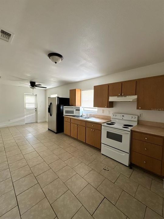 For Sale: $199,000 (3 beds, 2 baths, 1200 Square Feet)