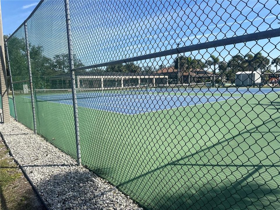 На продажу: $140,000 (2 спален, 2 ванн, 1056 Квадратных фут)