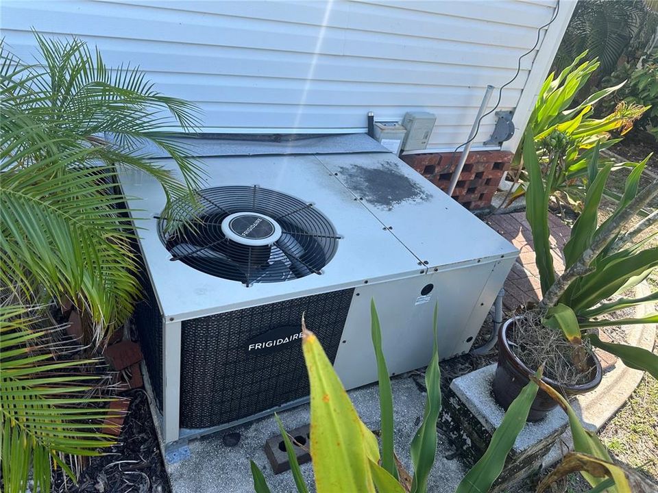 На продажу: $140,000 (2 спален, 2 ванн, 1056 Квадратных фут)