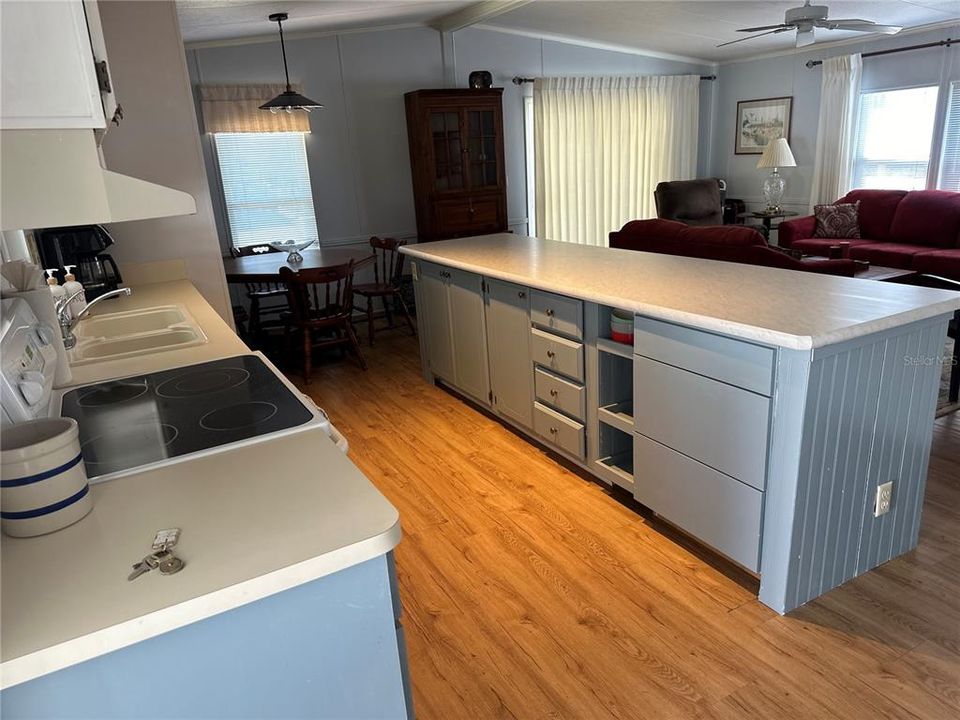 На продажу: $140,000 (2 спален, 2 ванн, 1056 Квадратных фут)