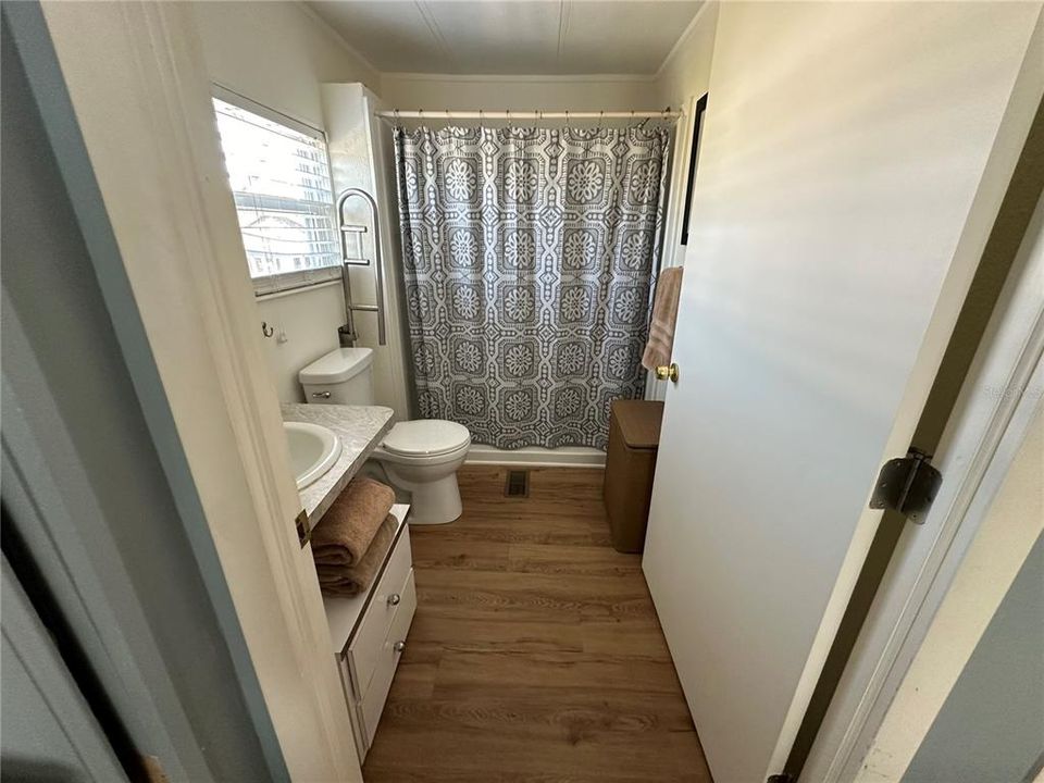 На продажу: $140,000 (2 спален, 2 ванн, 1056 Квадратных фут)