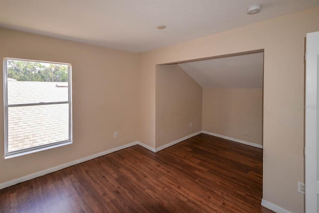Active With Contract: $2,200 (4 beds, 2 baths, 1989 Square Feet)
