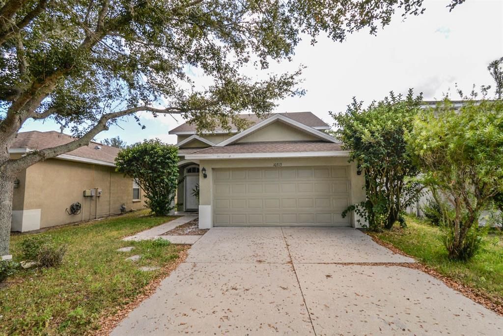 Active With Contract: $2,200 (4 beds, 2 baths, 1989 Square Feet)