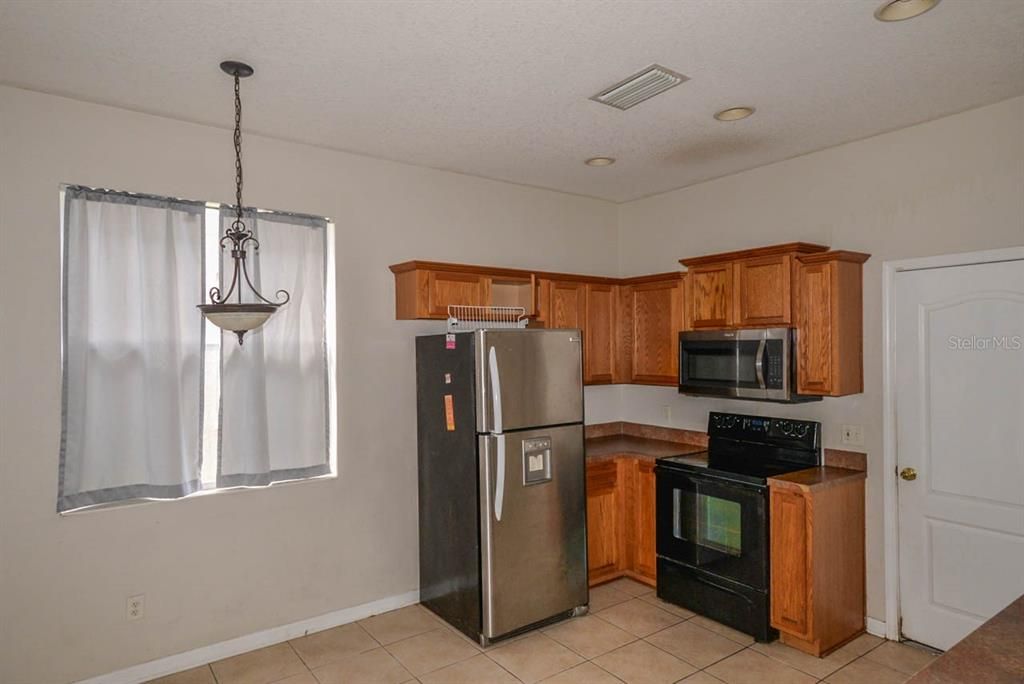 Active With Contract: $2,200 (4 beds, 2 baths, 1989 Square Feet)