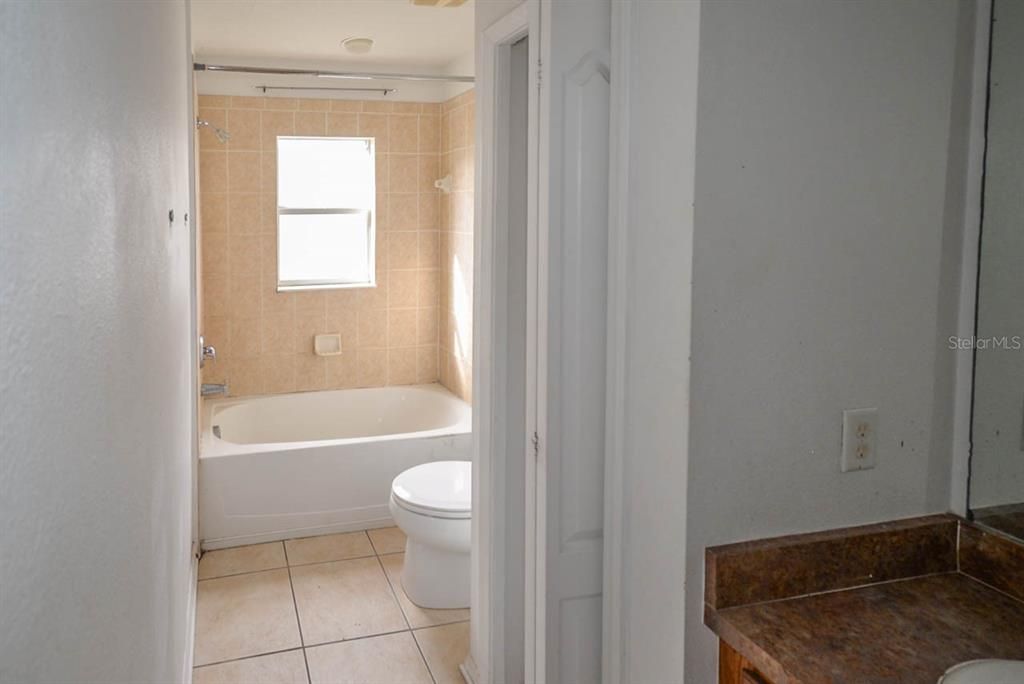 Active With Contract: $2,200 (4 beds, 2 baths, 1989 Square Feet)