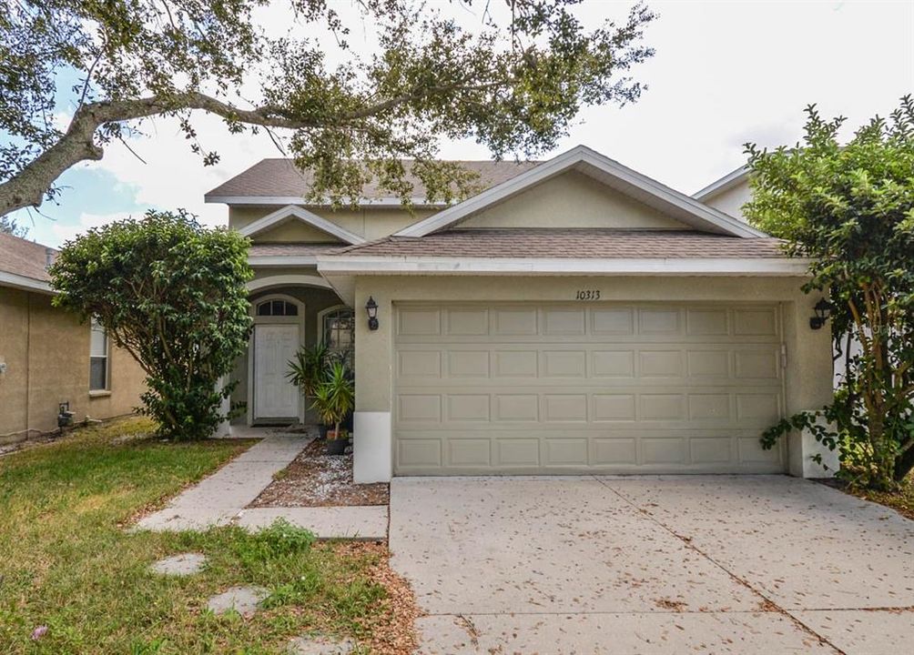 Active With Contract: $2,200 (4 beds, 2 baths, 1989 Square Feet)