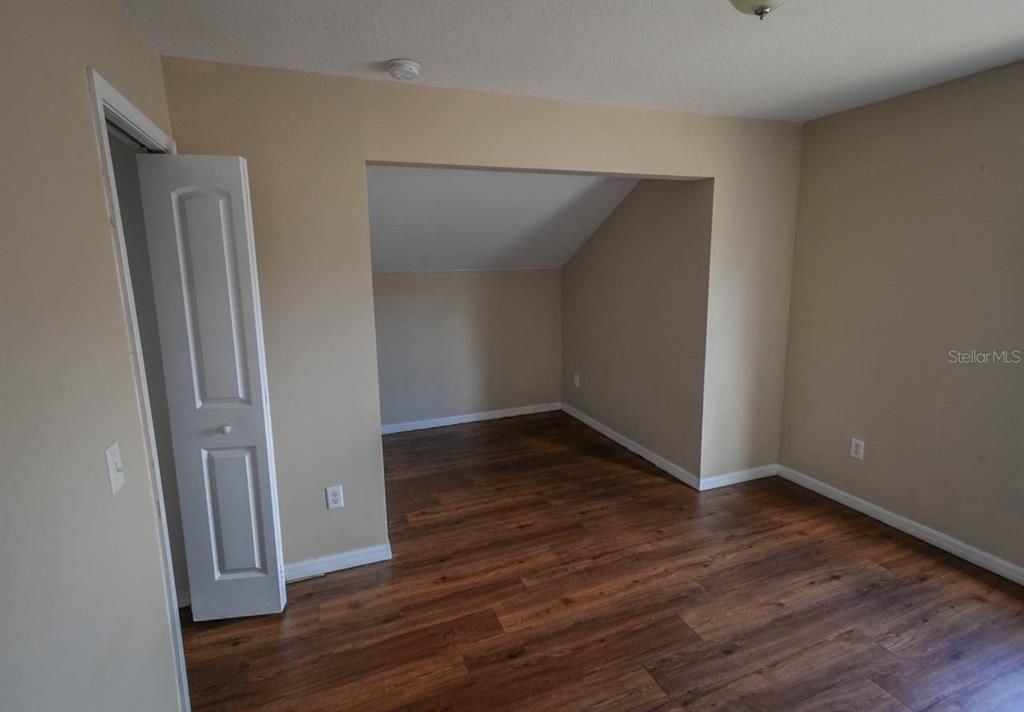 Active With Contract: $2,200 (4 beds, 2 baths, 1989 Square Feet)