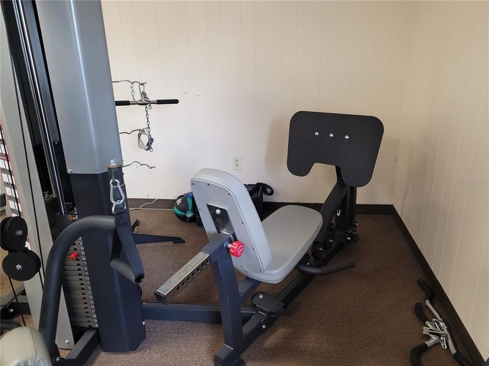 待售: $98,000 (2 贝兹, 1 浴室, 879 平方英尺)