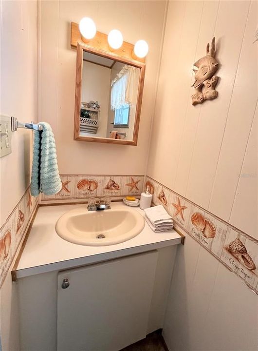 待售: $98,000 (2 贝兹, 1 浴室, 879 平方英尺)