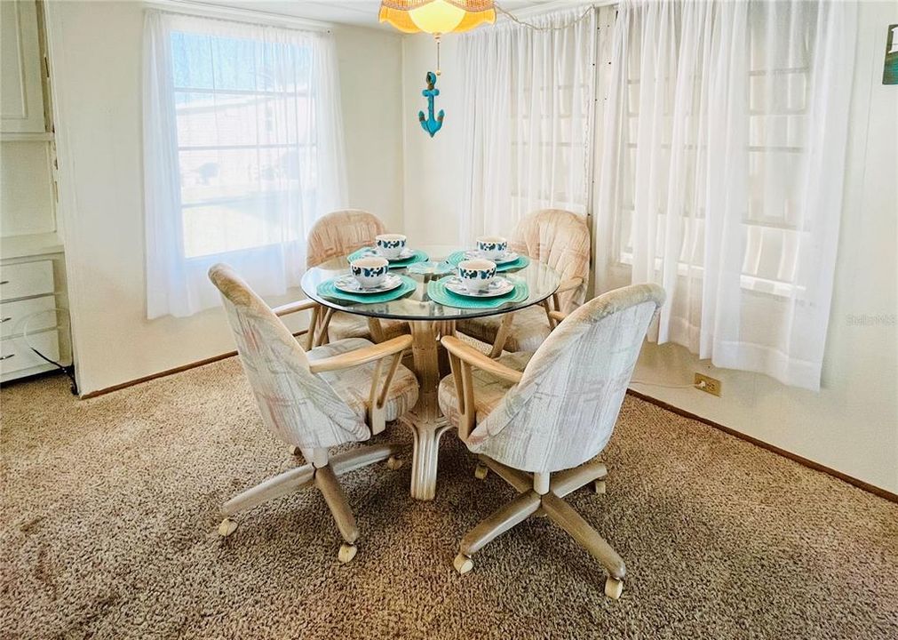 待售: $98,000 (2 贝兹, 1 浴室, 879 平方英尺)