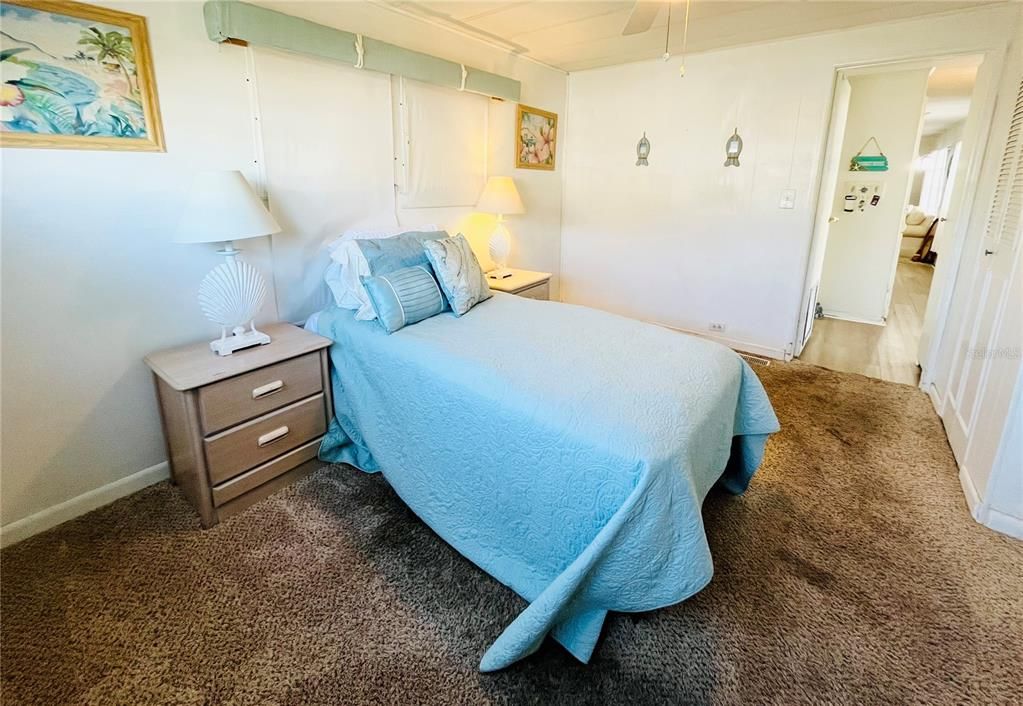 待售: $98,000 (2 贝兹, 1 浴室, 879 平方英尺)