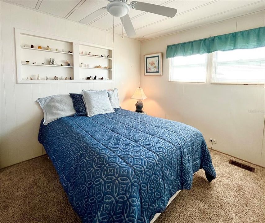 待售: $98,000 (2 贝兹, 1 浴室, 879 平方英尺)