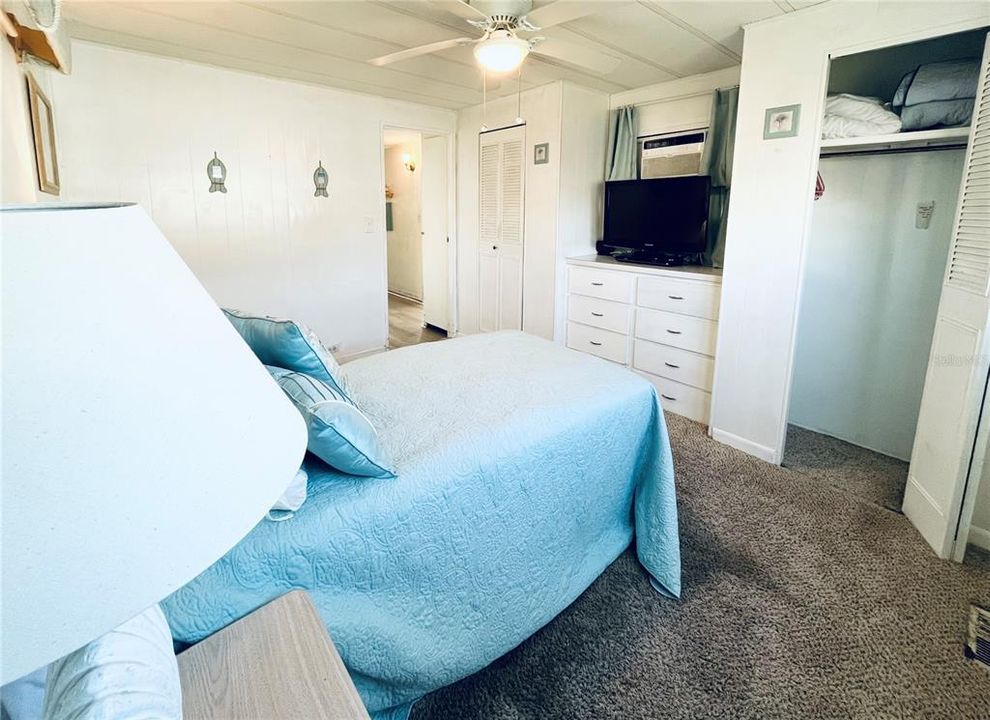 待售: $98,000 (2 贝兹, 1 浴室, 879 平方英尺)