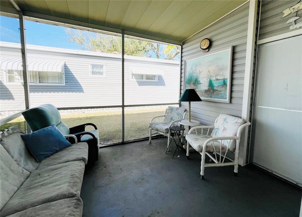 待售: $98,000 (2 贝兹, 1 浴室, 879 平方英尺)