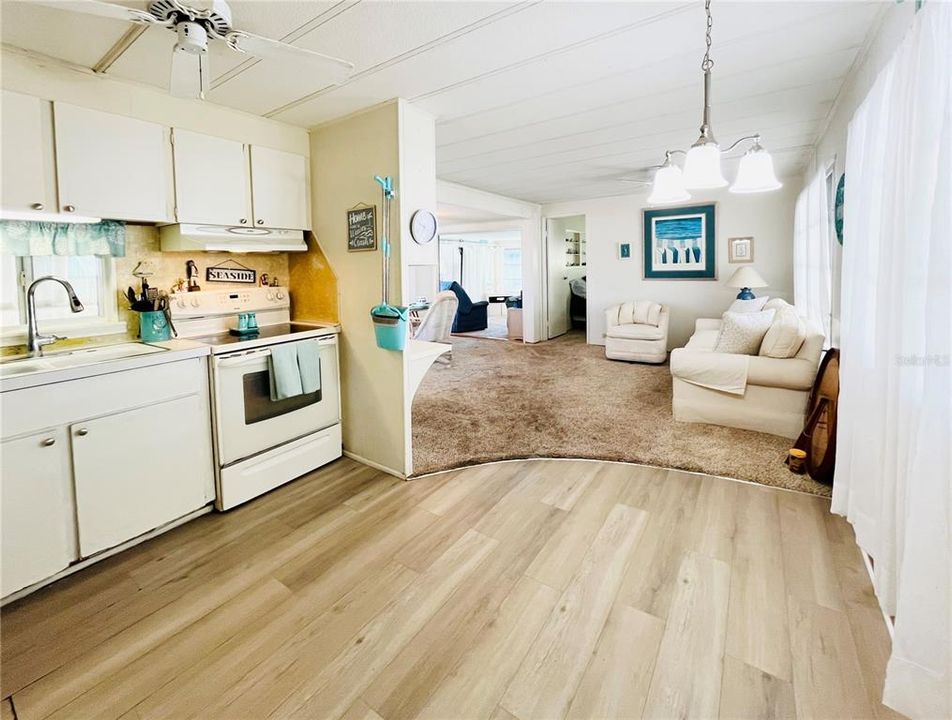 待售: $98,000 (2 贝兹, 1 浴室, 879 平方英尺)