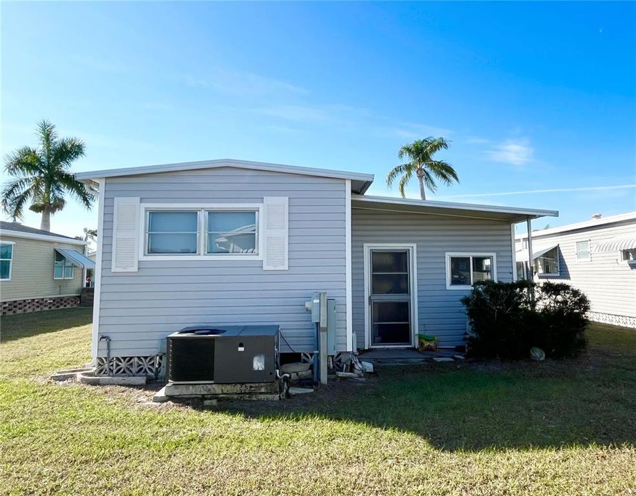 待售: $98,000 (2 贝兹, 1 浴室, 879 平方英尺)