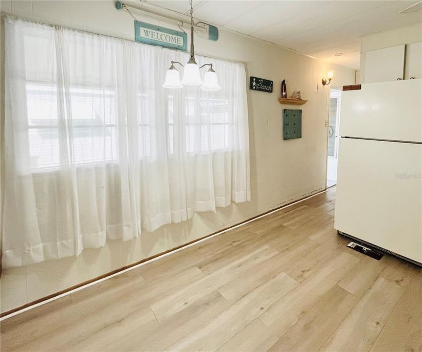 待售: $98,000 (2 贝兹, 1 浴室, 879 平方英尺)