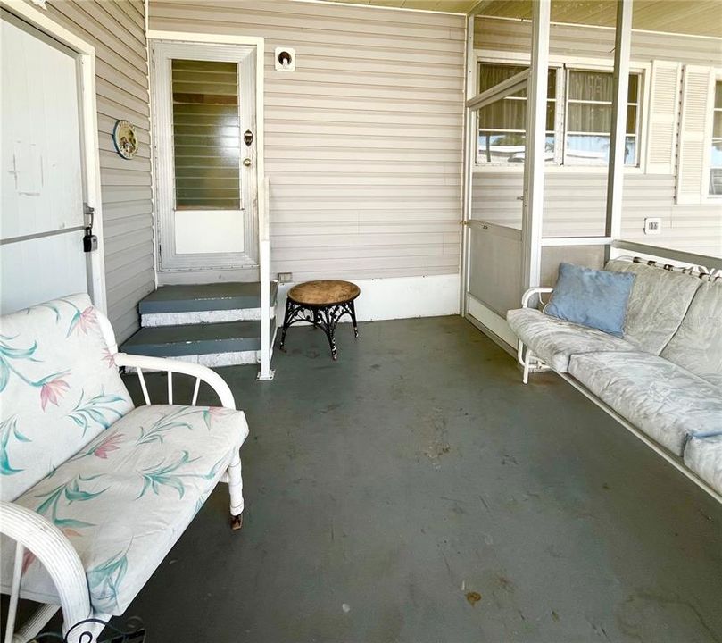 待售: $98,000 (2 贝兹, 1 浴室, 879 平方英尺)