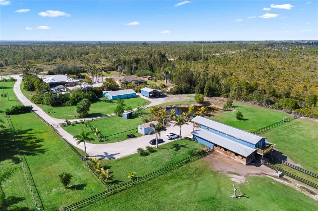 На продажу: $998,888 (8.85 acres)