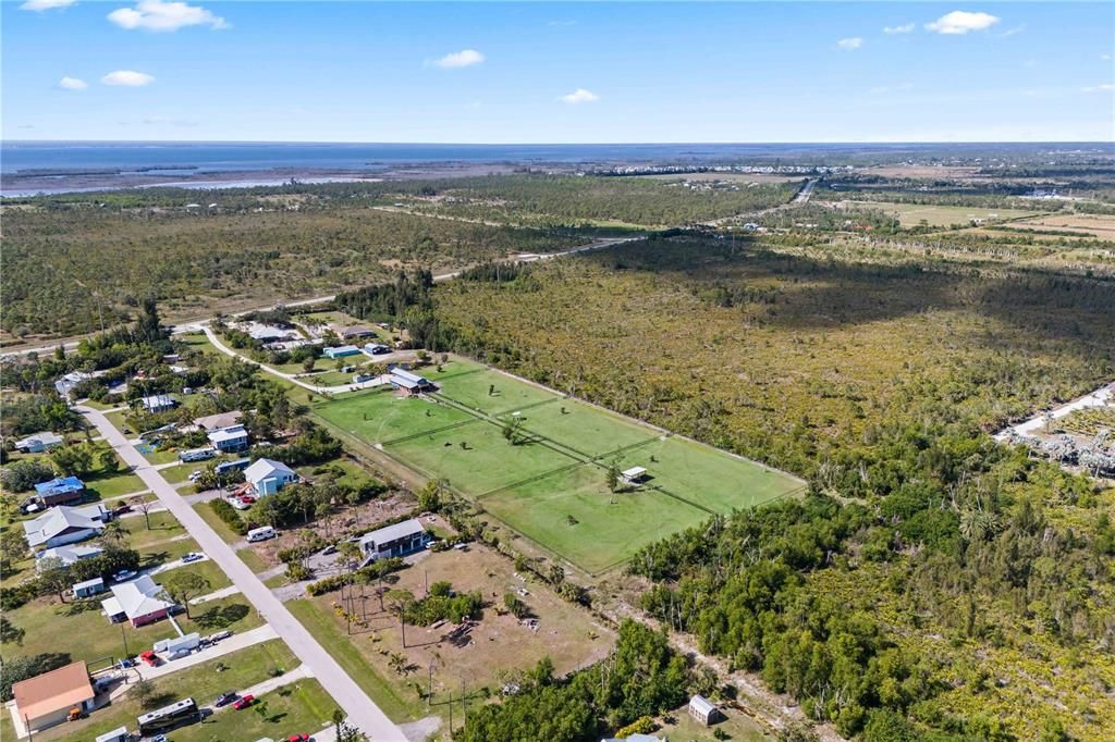 На продажу: $998,888 (8.85 acres)
