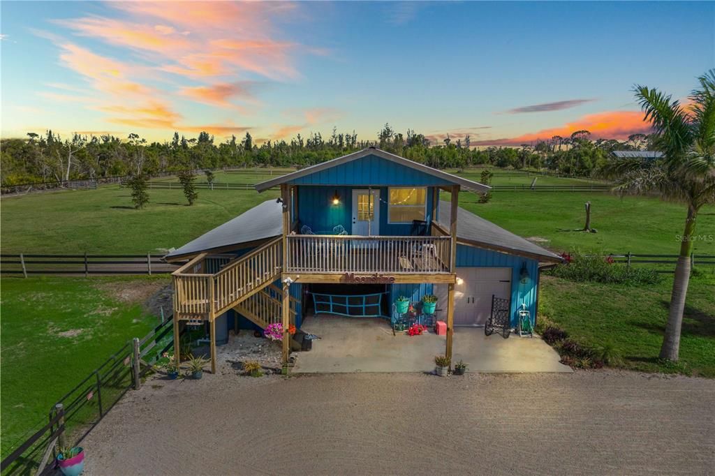 На продажу: $998,888 (8.85 acres)