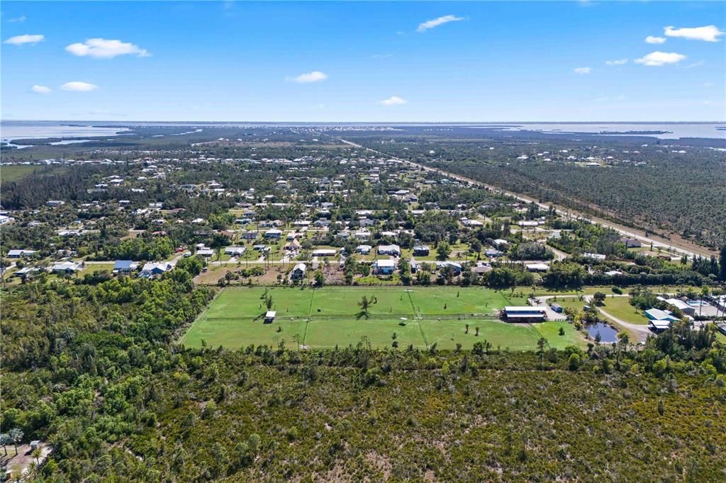 На продажу: $998,888 (8.85 acres)