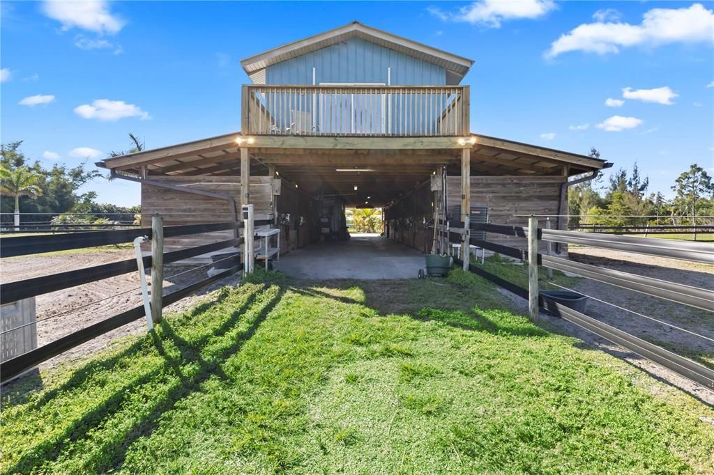 На продажу: $998,888 (8.85 acres)