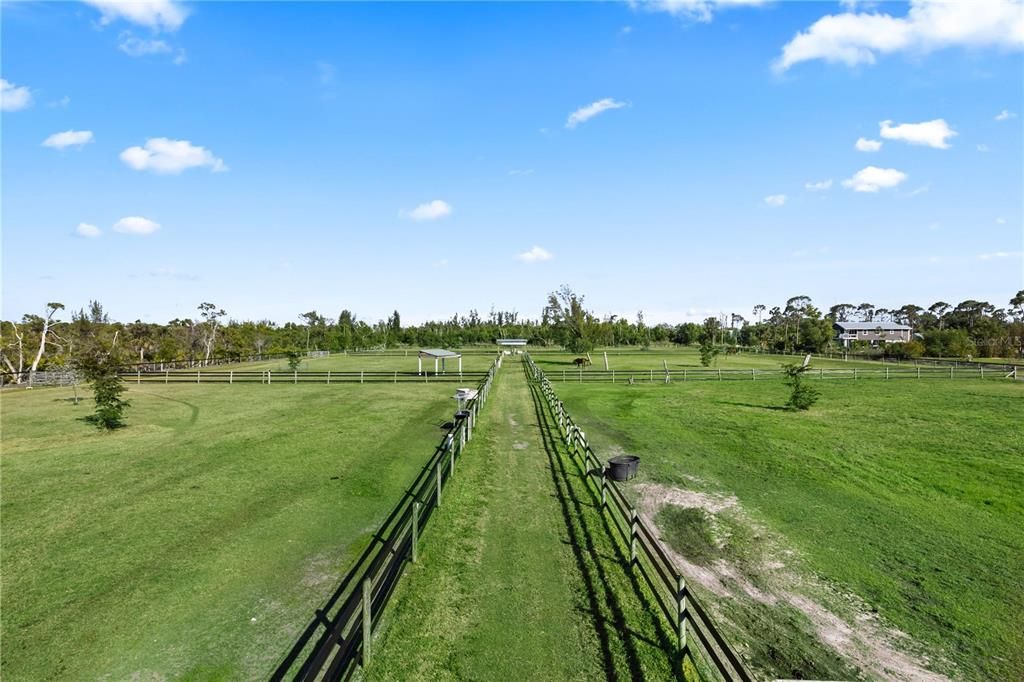 На продажу: $998,888 (8.85 acres)