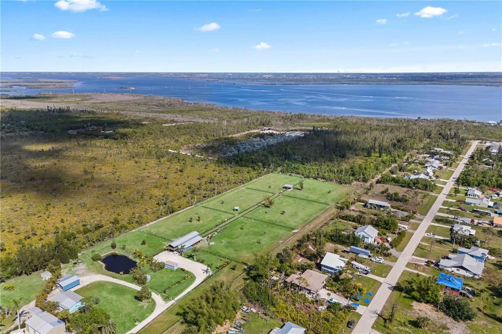 На продажу: $998,888 (8.85 acres)