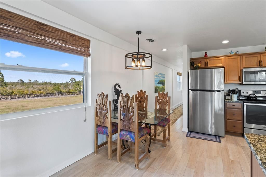 На продажу: $998,888 (8.85 acres)